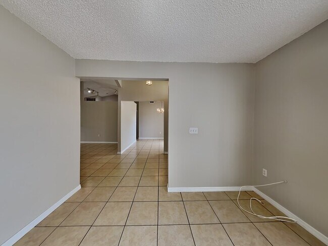 Building Photo - 817 Highland Crest Loop