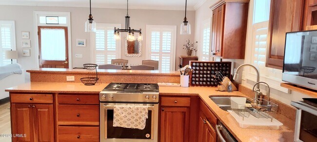 Building Photo - 503 Waight St