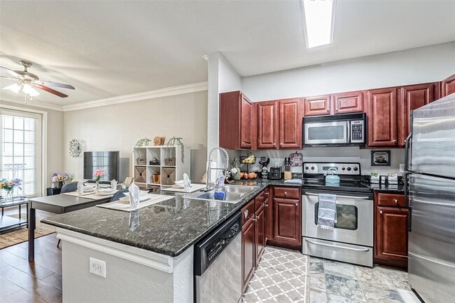 Building Photo - 7575 Kirby Dr