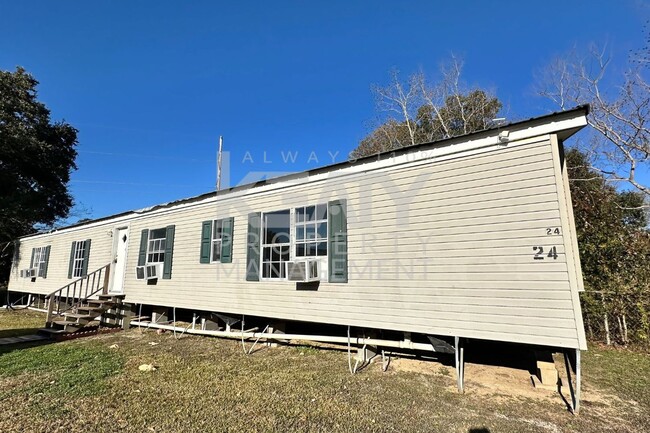 Building Photo - 2 Bedroom Mobile Home Now Available!