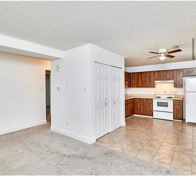 Primary Photo - 285 Mount Everest Dr