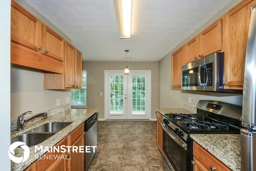 Building Photo - 815 Lakeside Cir