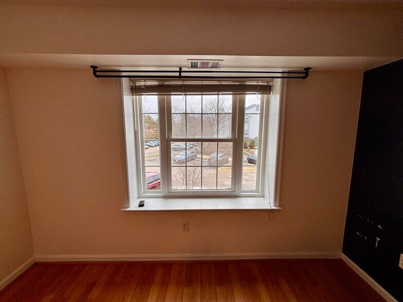 Building Photo - 6911 Victoria Dr