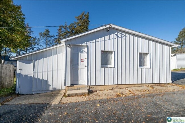 Building Photo - 2409 S 5th St