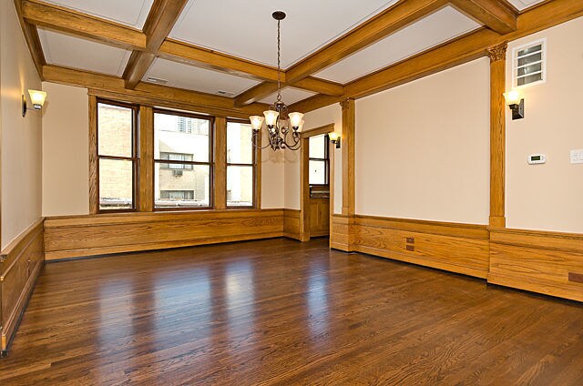 Building Photo - 5825 N Kenmore Ave