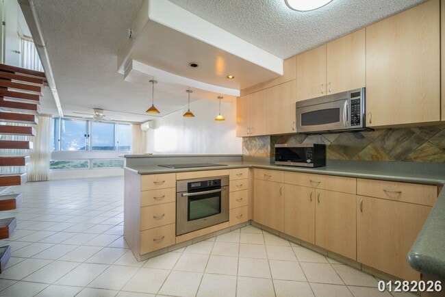 Building Photo - $2750.00 1bd/1ba/1pkg Condominium in Ala Wai SkyRise