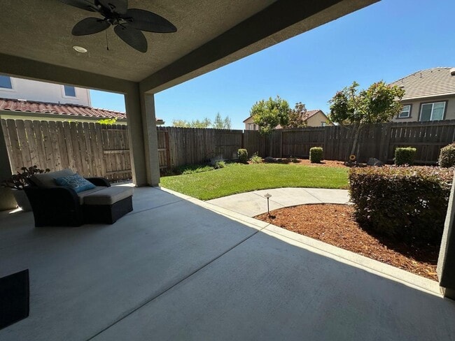 Building Photo - 2720 Chuckwagon Ln