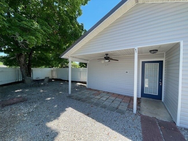 Building Photo - CHARMING UPDATED 1940'S COTTAGE IN HISTORIC COLONIAL VILLAGE IN S. KNOXVILLE!!!!!