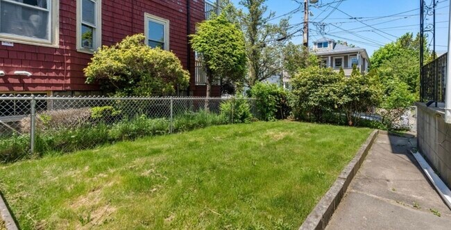 Shared backyard - 39 Medford St
