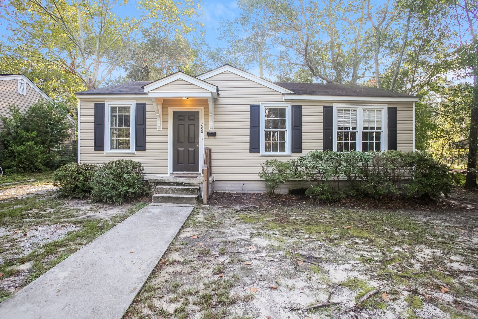 Building Photo - 608 S Bonham Rd