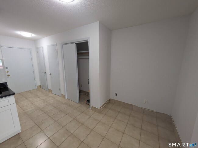 Building Photo - 289 Main Ave