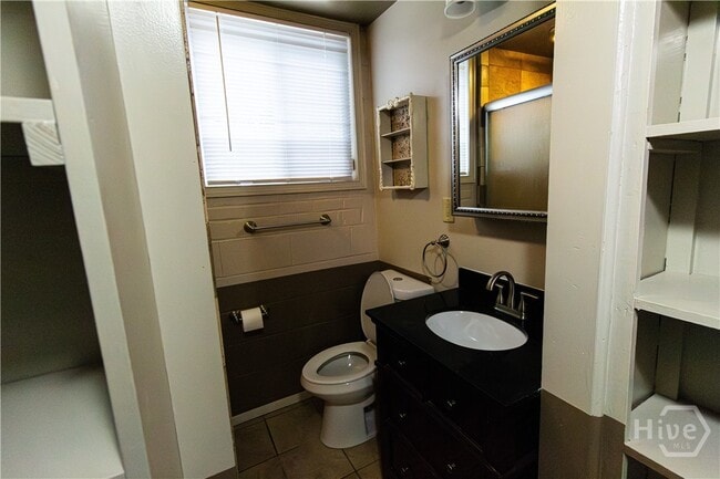 Building Photo - 1037 College Station Rd