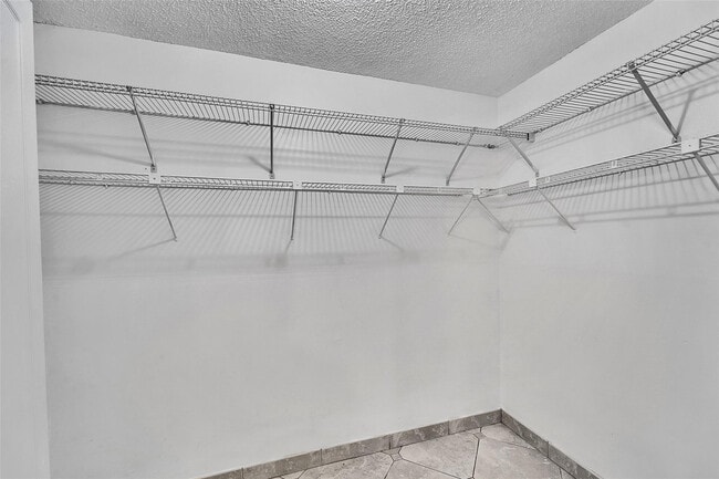 Building Photo - 1239 Hillsboro Mile