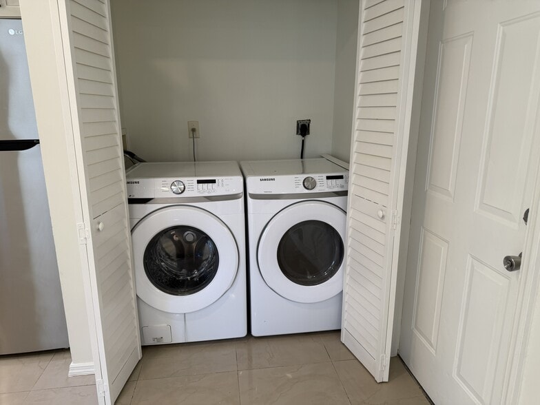 Building Photo - 238 Palmetto Dr