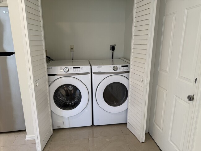 Building Photo - 238 Palmetto Dr