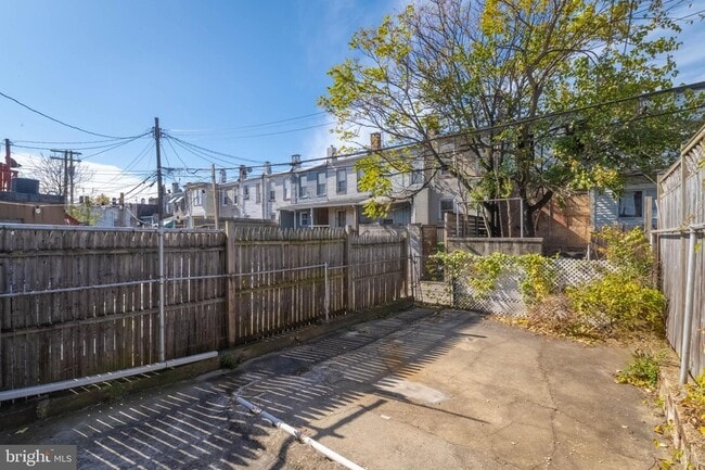 Building Photo - 224 N Milton Ave