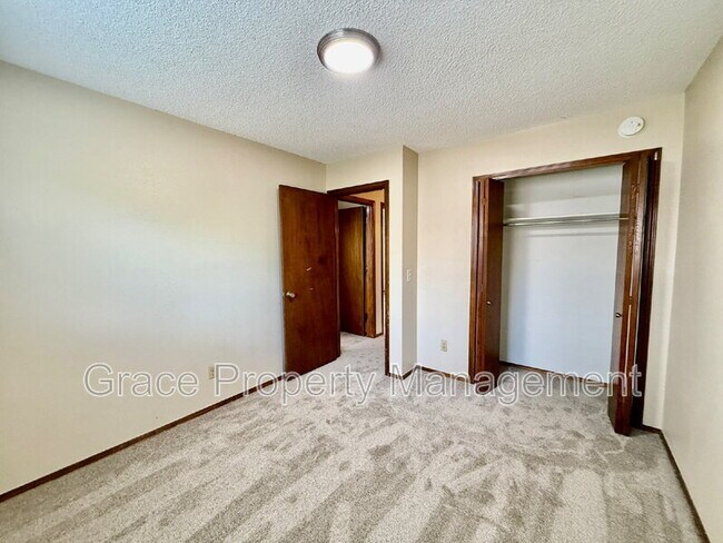 Building Photo - 13092 Monroe Dr