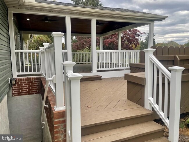 Building Photo - 313 Windsor Ct