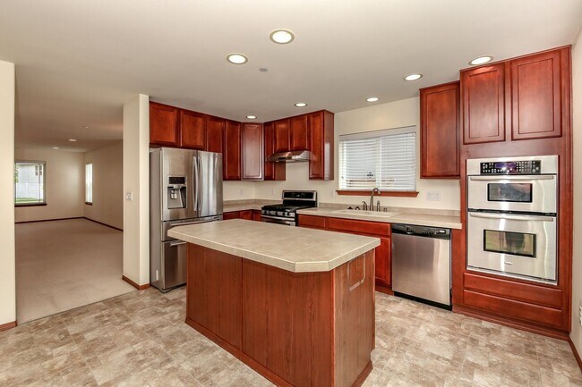 Building Photo - Spacious 4-Bedroom DuPont Home with AC