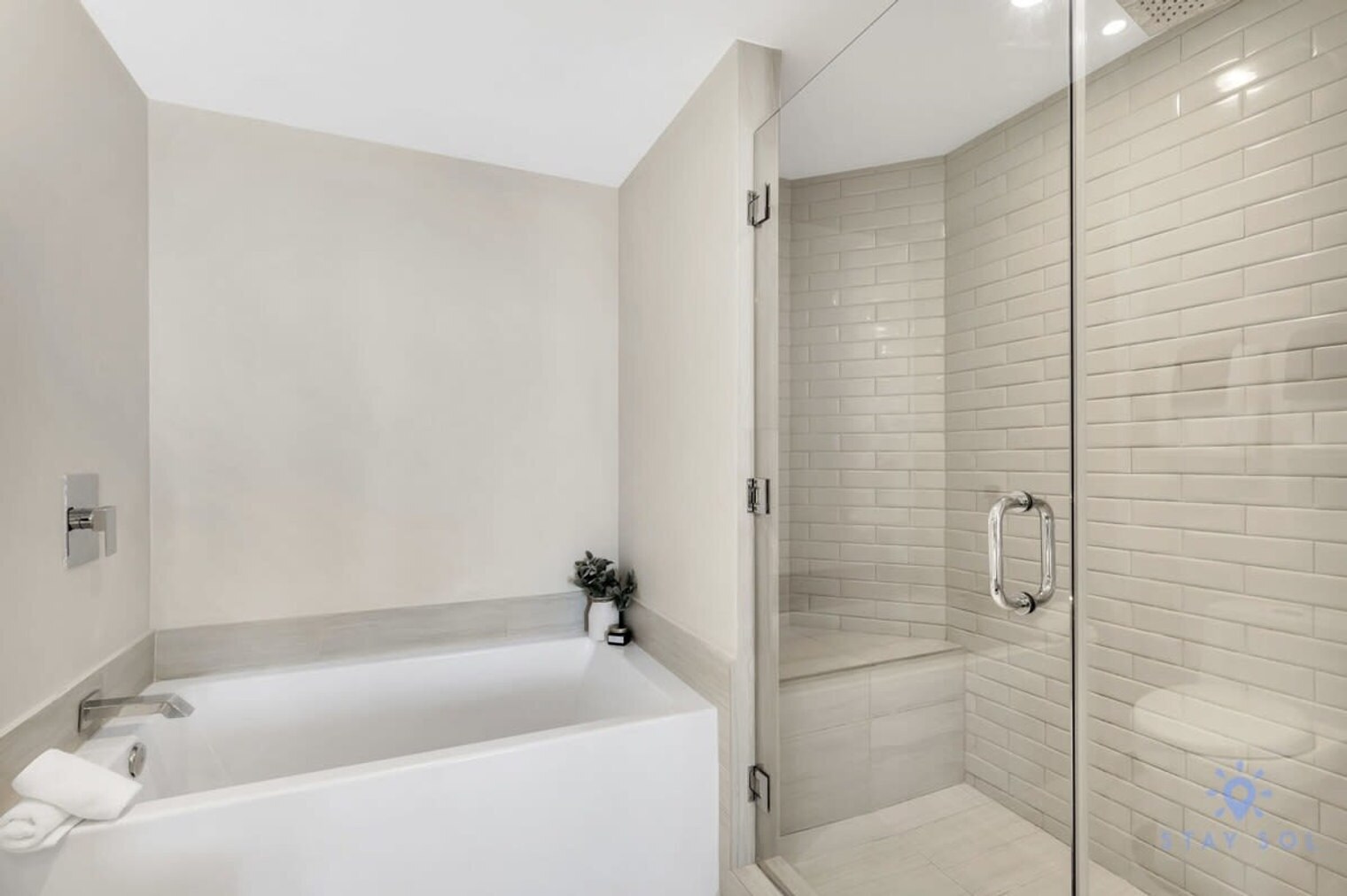 Building Photo - 4010 S Ocean Dr