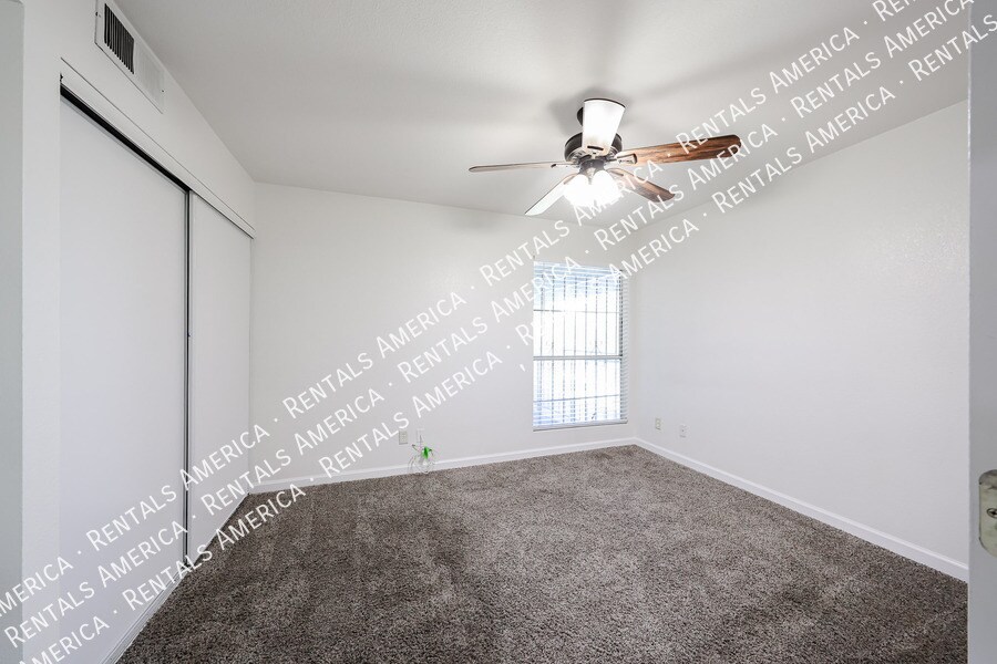 Building Photo - 4608 W Maryland Ave