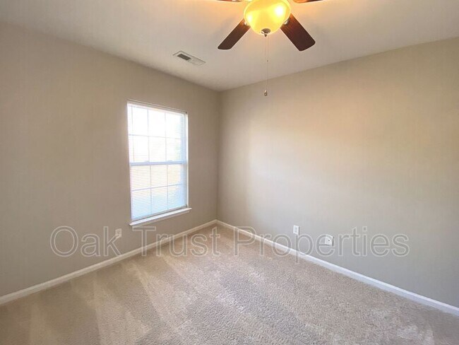 Building Photo - 237 Border Rd