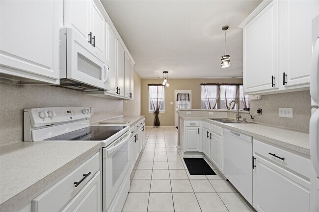 Building Photo - 8813 Elm Drake Ln