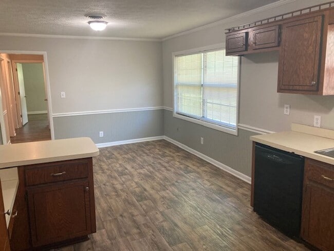 Building Photo - COMING SOON  3BR/21.5BA-1500 SF - Fenced yard