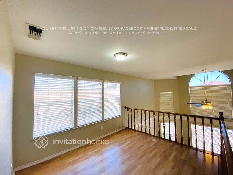 Building Photo - 302 S Quail Ln