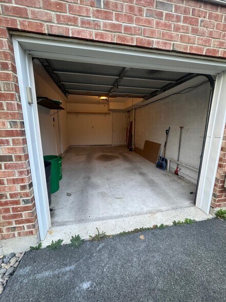 Building Photo - 1026 W Tioga St