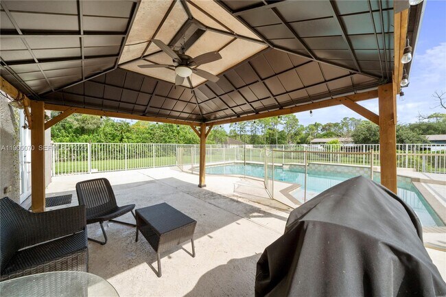 Building Photo - 17125 35th Pl N