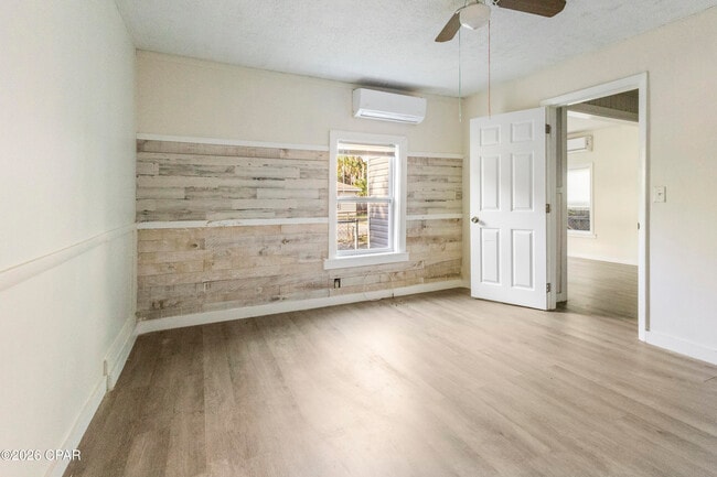 Building Photo - 2722 E 6th St