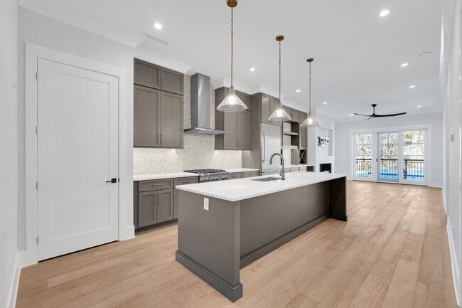 Building Photo - Condo Available Downtown Greenville!