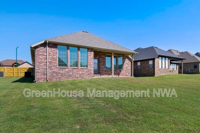 Building Photo - 710 W Jillian St