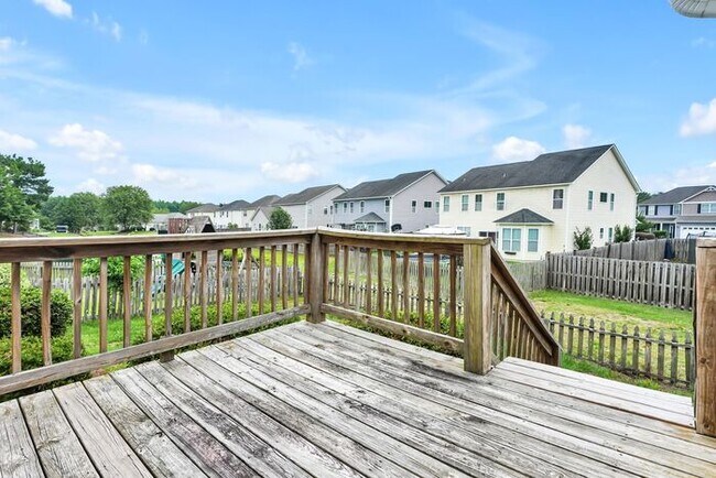 Building Photo - Leland Wedgewood at Lanvale community, Great open floor plan, on level, hardwoods, fire place, ma...