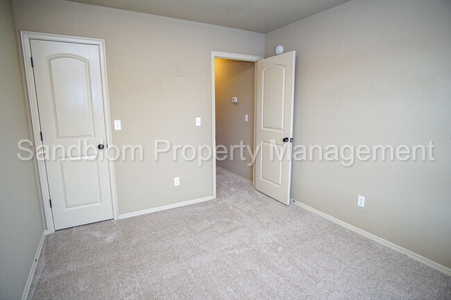 Building Photo - FOR LEASE | Broken Arrow | 3 Bed, 2 Bath H...