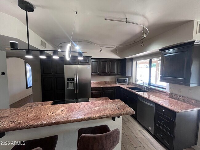 Building Photo - 2129 E Huntington Dr