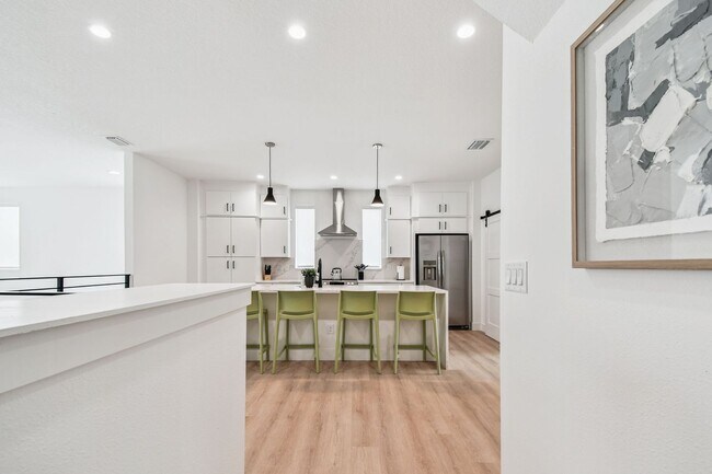 Building Photo - A charming coastal townhouse, just minutes from downtown St. Pete!