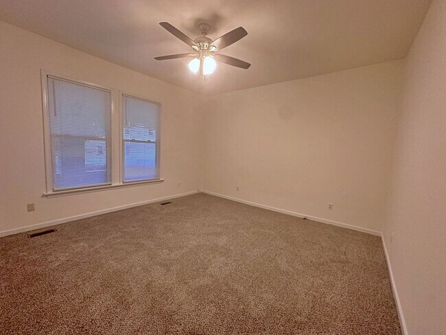 Building Photo - Bellevue - 2 Bedroom Apartment
