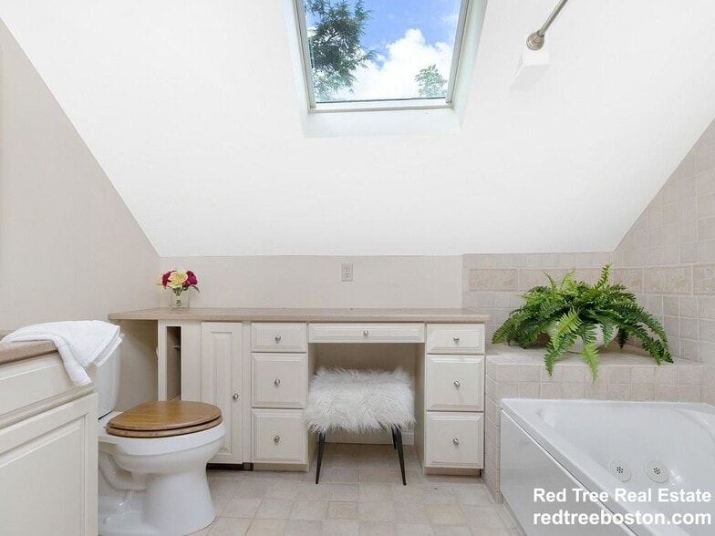 Building Photo - 68 Algonquin Rd