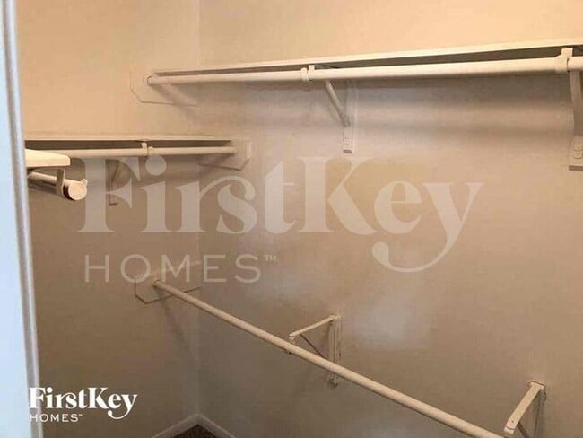 Building Photo - 17919 Greenbriar Park Dr