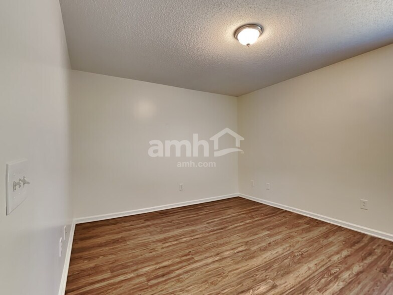 Building Photo - 3010 Kinswood Ln
