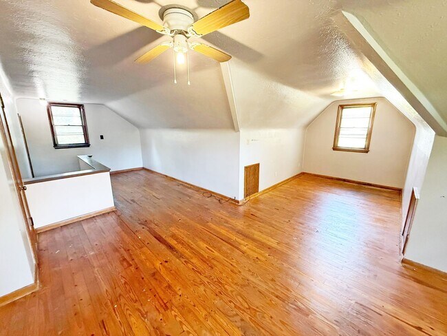 Primary Photo - 3 BED 1 BATH BEAUTIFUL SINGLE FAMILY HOME