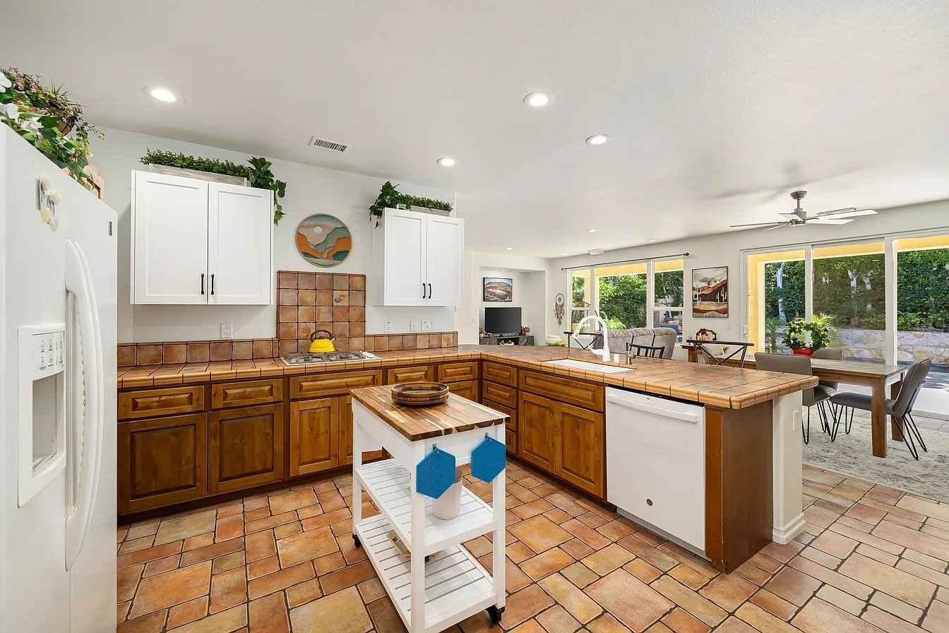Building Photo - 60755 Living Stone Dr