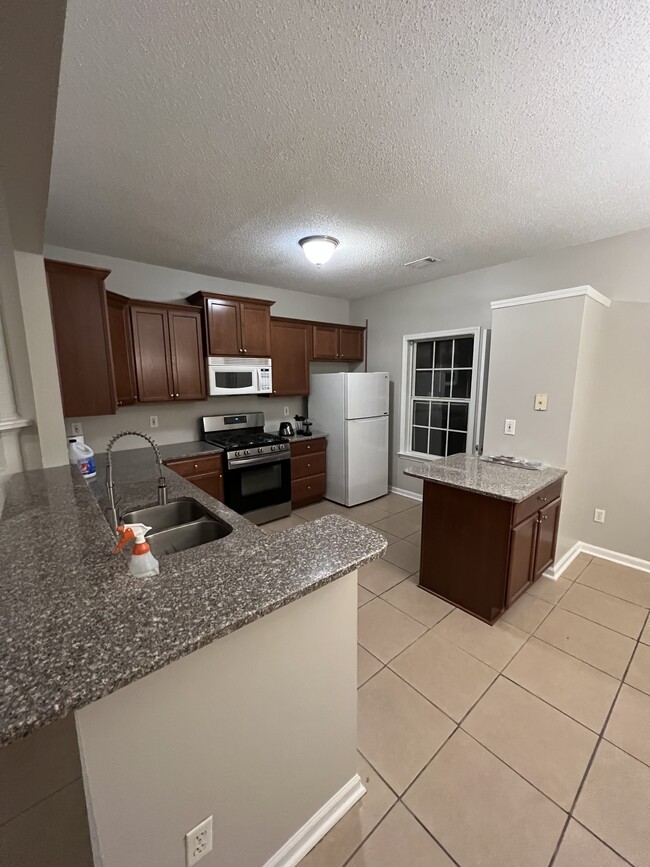 Kitchen - 13300 Morris Road