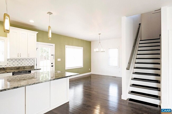 Building Photo - 903 Nassau St