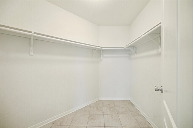 Building Photo - 16343 Oakside Hollow Ln