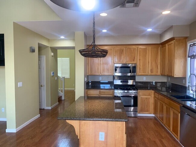 Building Photo - A SUPERB AND STUNNING 4 BEDROOM HOME IN TR...