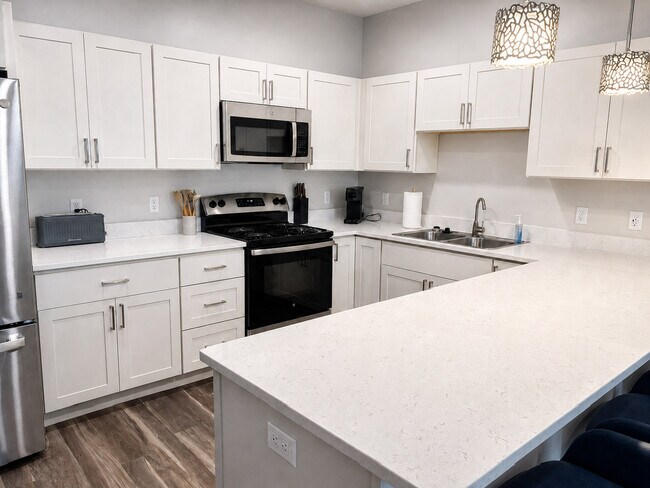 Building Photo - 813 Lincolnway-SI FL1-ID1627171P