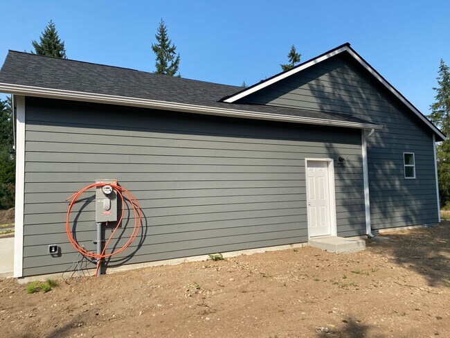 Building Photo - 3bd 2.5ba Home in Belfair on 2.5 Acres